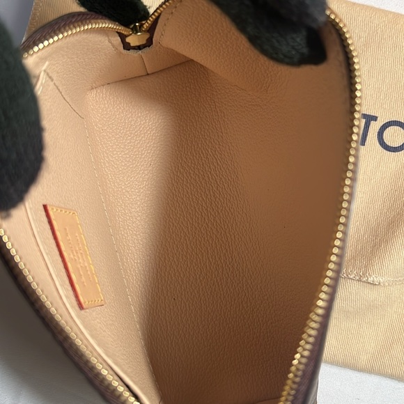 🔥 💯 Authentic Louis Vuitton Cosmetic Case - Picture 6 of 6